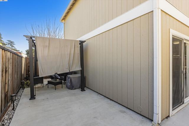 Image 29 of 34 For 20363 Royal Ave