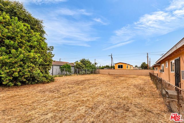 8753 Vans Street, Paramount CA: https://media.crmls.org/mediaz/5e52f675-f2f1-444d-a30b-e68078498953.jpg