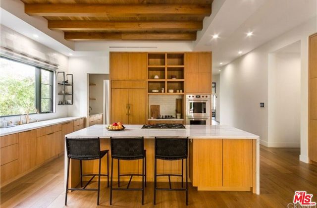 5107 Gaynor Avenue, Encino CA: https://media.crmls.org/mediaz/5e540d02-88e1-463b-bda6-7c8762eda7da.jpg