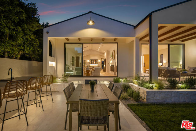 4029 East Boulevard, Los Angeles CA: https://media.crmls.org/mediaz/5e541eb0-7478-4a23-b179-993453918be2.jpg