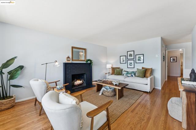 3129 Deseret Dr, Richmond CA: https://media.crmls.org/mediaz/5e55338b-5a7e-46f5-9de0-27a0ddb83886.jpg