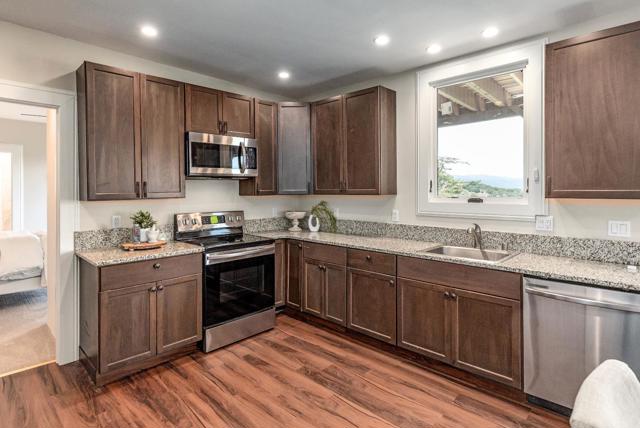 608 Highview Court, San Mateo CA: https://media.crmls.org/mediaz/5e557ac3-0bb7-4466-b0d9-b0660a26a026.jpg