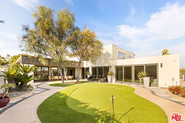 5284 Los Diegos Way, Los Angeles CA: https://media.crmls.org/mediaz/5e55ef58-1e91-4a2c-a751-2f0776c14794.jpg