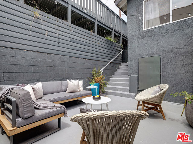 422 W Avenue 37, Los Angeles CA: https://media.crmls.org/mediaz/5e56490c-3a39-45d7-9fee-f82a48c321f5.jpg