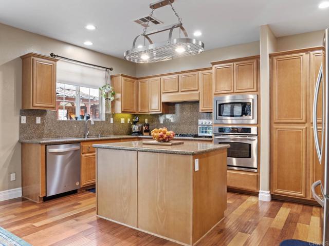 1176 Parkview Drive, Oceanside CA: https://media.crmls.org/mediaz/5e56545b-44d4-49c6-85d4-43e4c1509760.jpg