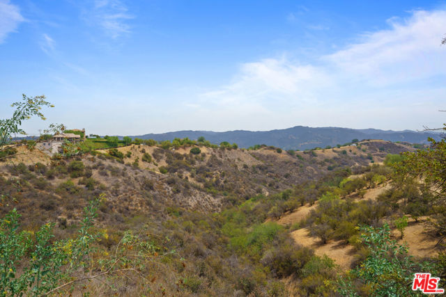 2300 Corsham Road, Topanga CA: https://media.crmls.org/mediaz/5e567aca-1718-4617-b623-396d9c8cc02e.jpg