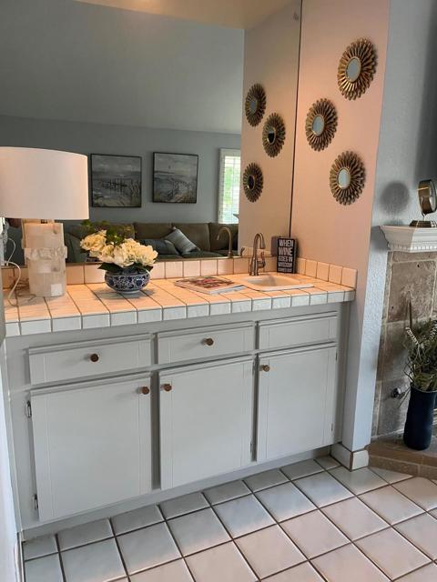 43954 Via Granada, Palm Desert CA: https://media.crmls.org/mediaz/5e56c454-0667-499b-9a25-aa1b20f67a0e.jpg