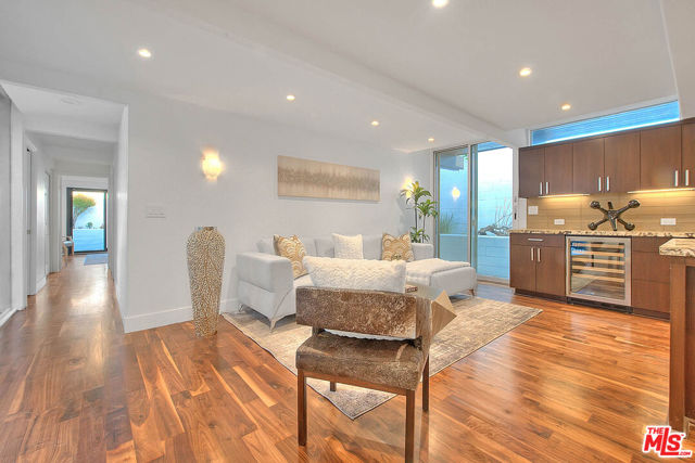 3804 Duray Place, Los Angeles CA: https://media.crmls.org/mediaz/5e5736f3-828f-441a-93af-5c2340a4ec0e.jpg