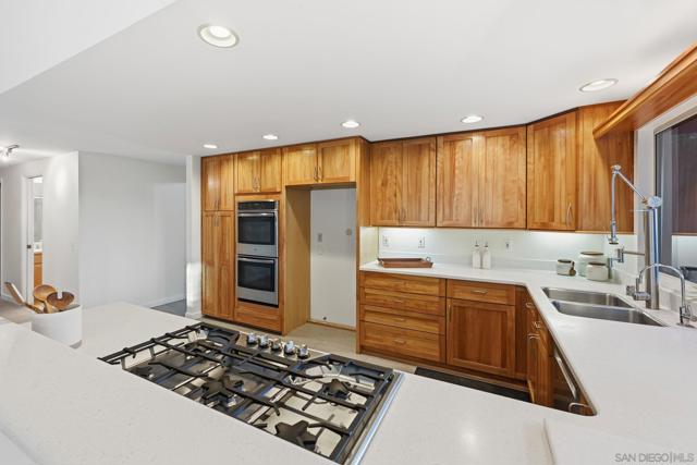 17570 Montero Rd, San Diego CA: https://media.crmls.org/mediaz/5e576456-796c-4c02-859c-c165e13646b2.jpg