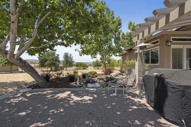 5636 Sundown Lane, Tres Pinos CA: https://media.crmls.org/mediaz/5e57df98-edec-44c6-95f5-3fc5492c9c40.jpg