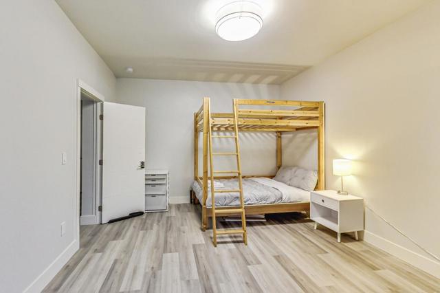 811 Oak Street, San Francisco CA: https://media.crmls.org/mediaz/5e57fa28-21f1-4efa-819d-a90c49379f6d.jpg