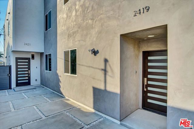 2419 S Cochran Avenue, Los Angeles CA: https://media.crmls.org/mediaz/5e582cd8-e68d-475f-b2fc-e461e2549760.jpg