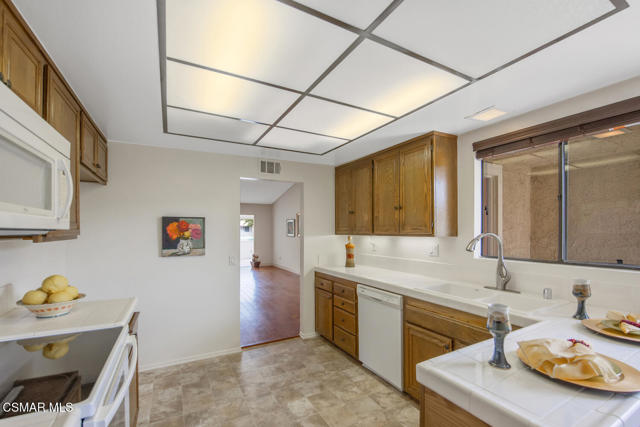 31310 Village 31, Camarillo CA: https://media.crmls.org/mediaz/5e5885aa-e57d-4fc4-864d-9aabd95078a1.jpg