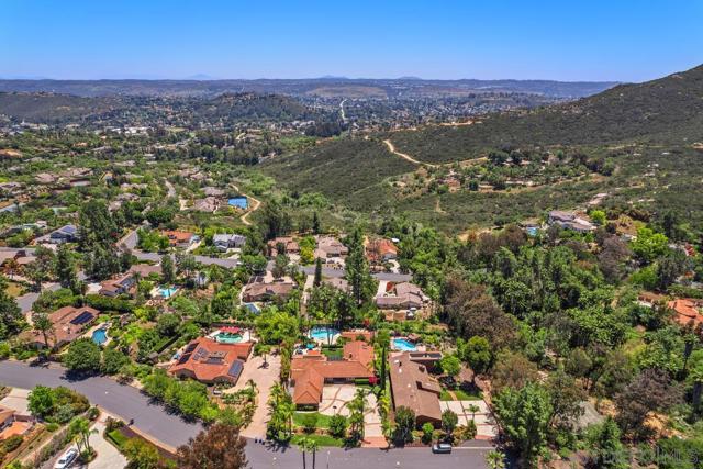 13627 Poway Springs Rd, Poway CA: https://media.crmls.org/mediaz/5e58b069-565f-4336-bf06-57c8cc66a7e9.jpg