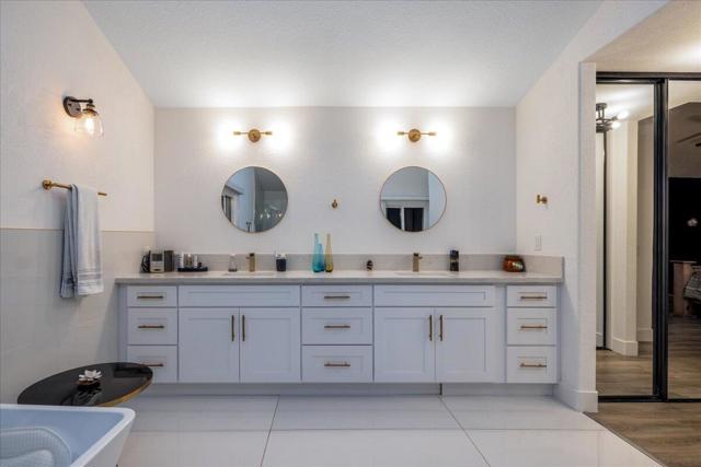 29795 Eagle Point Drive, Canyon Lake CA: https://media.crmls.org/mediaz/5e5a9bfd-33ec-4809-af77-300162c360c9.jpg