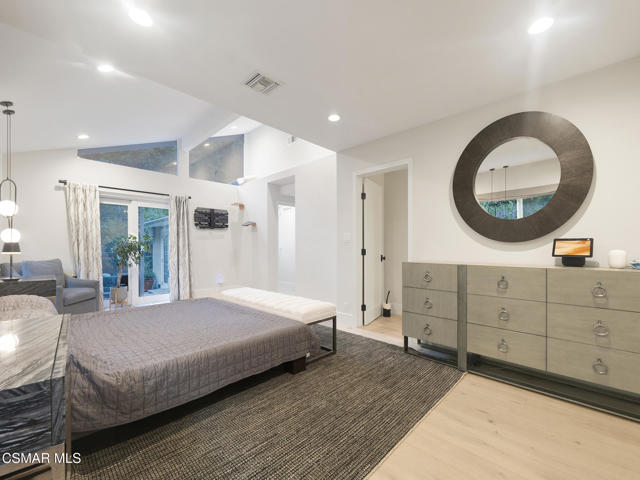 17032 Cotter Place, Encino CA: https://media.crmls.org/mediaz/5e5acbea-abe1-4141-a663-29c9dfce1e2a.jpg