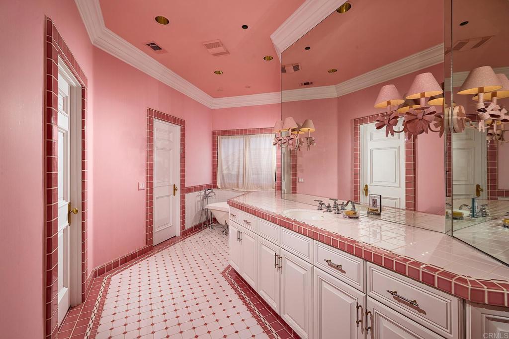 https://media.crmls.org/mediaz/5e5af0d7-0b80-4ec5-b086-2a71205b90cb.jpg?preset=X-Large