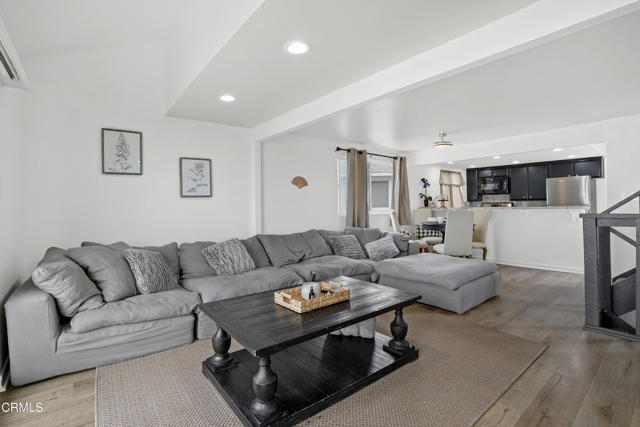 Detail Gallery Image 5 of 44 For 309 Ocean Dr, Oxnard,  CA 93035 - 4 Beds | 2/1 Baths