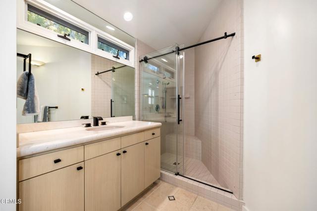 1265 Chateau Road, Pasadena CA: https://media.crmls.org/mediaz/5e5ba426-82c2-4d65-adc5-a5eb444f6cc0.jpg