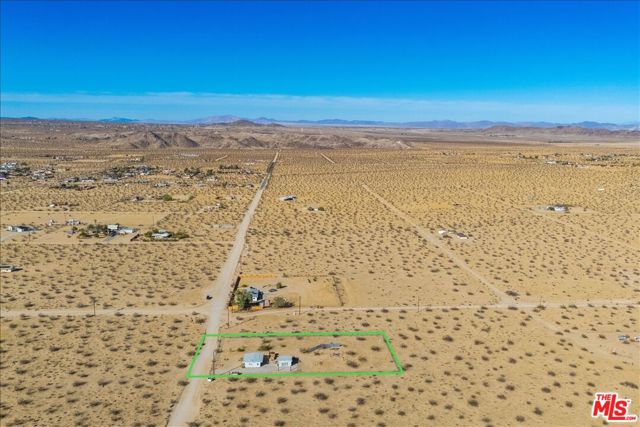 5737 Mojave Ranch Road, Joshua Tree CA: https://media.crmls.org/mediaz/5e5c13d9-6e15-4b9c-918f-426a9c4e33c5.jpg