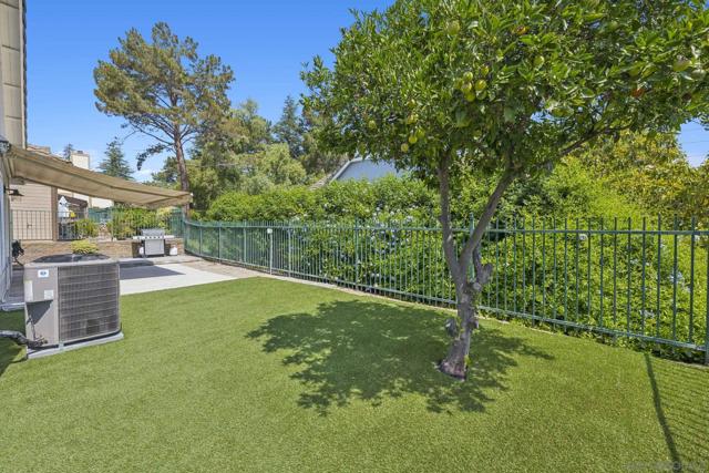 1198 Gazania Ct, San Marcos CA: https://media.crmls.org/mediaz/5e5cbf85-7cce-4744-baf3-f2d8e28272e9.jpg
