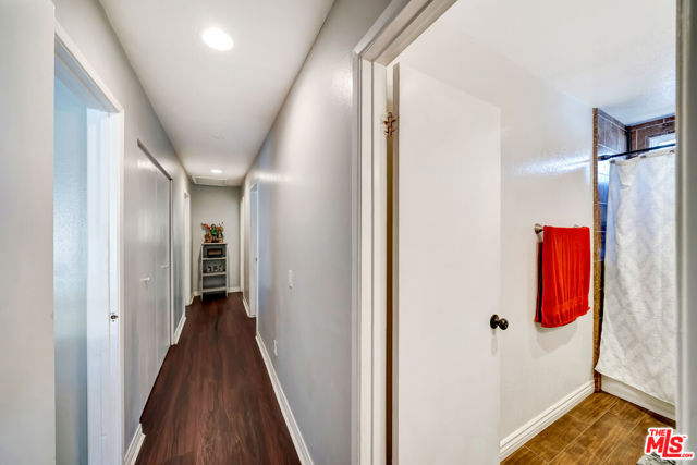 2425 Dusan Street, Simi Valley CA: https://media.crmls.org/mediaz/5e5cee79-383a-4245-a9e3-bf59da24476d.jpg