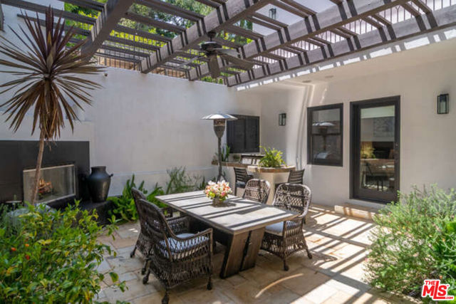 14318 Valley Vista Boulevard, Sherman Oaks CA: https://media.crmls.org/mediaz/5e5d50bf-b174-4023-8bca-4501683a4fbc.jpg