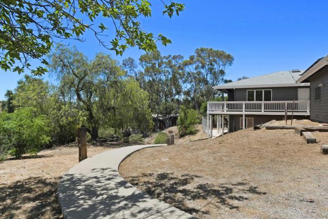 3165 Torreon Dr, Alpine CA: https://media.crmls.org/mediaz/5e5d5675-692b-48dd-b163-07903b175448.jpg