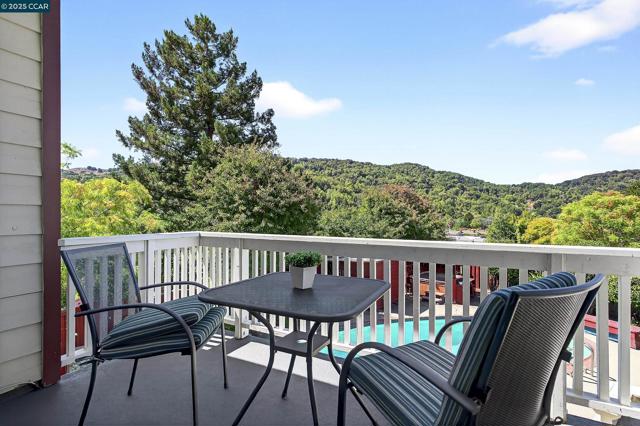 3846 Madera St, Pinole CA: https://media.crmls.org/mediaz/5e5d6d07-f738-47ad-b998-8161205868d3.jpg