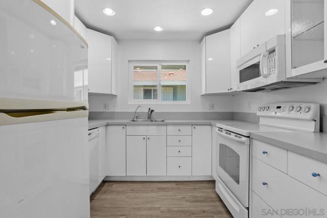 3760 Vista Campana S, Oceanside CA: https://media.crmls.org/mediaz/5e5d93d5-8f28-4985-9843-290a9fc70ed3.jpg