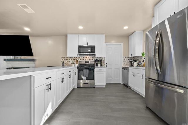 Detail Gallery Image 6 of 51 For 8543 via Consuelo, El Cajon,  CA 92021 - 3 Beds | 2 Baths