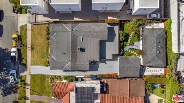 4933 W 20th Street, Los Angeles CA: https://media.crmls.org/mediaz/5e5e57fb-0971-40e5-8f32-213bdee02854.jpg