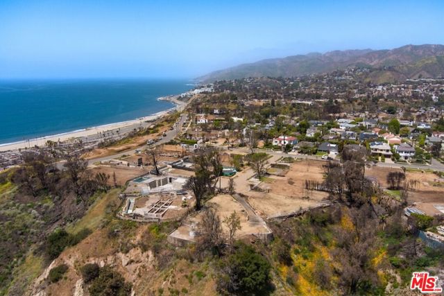 15851 Seabec Circle, Pacific Palisades CA: https://media.crmls.org/mediaz/5e5eb06a-33e4-4c96-888e-97e00145447b.jpg
