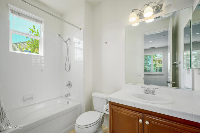 2079 Legacy Drive, Simi Valley CA: https://media.crmls.org/mediaz/5e5fa5ba-37bf-44e0-90c8-39b4f3a00241.jpg