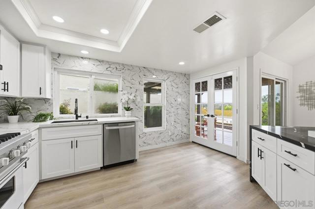 17676 Corte Sobrado, San Diego CA: https://media.crmls.org/mediaz/5e6005e6-4834-4b4d-9bbc-372351c1639f.jpg