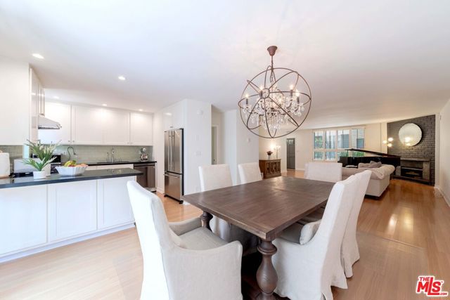 933 17th Street, Santa Monica CA: https://media.crmls.org/mediaz/5e6036d1-ec9a-4357-9da5-6cc15cb22fe2.jpg