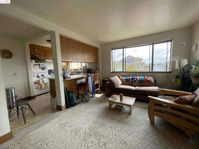 290 Park View Terrace, Oakland CA: https://media.crmls.org/mediaz/5e605d37-96ce-4be3-b44b-3927317f2e2a.jpg