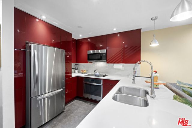 5951 Canterbury Drive, Culver City CA: https://media.crmls.org/mediaz/5e60fab8-eba5-4594-9e20-78ed85a94351.jpg