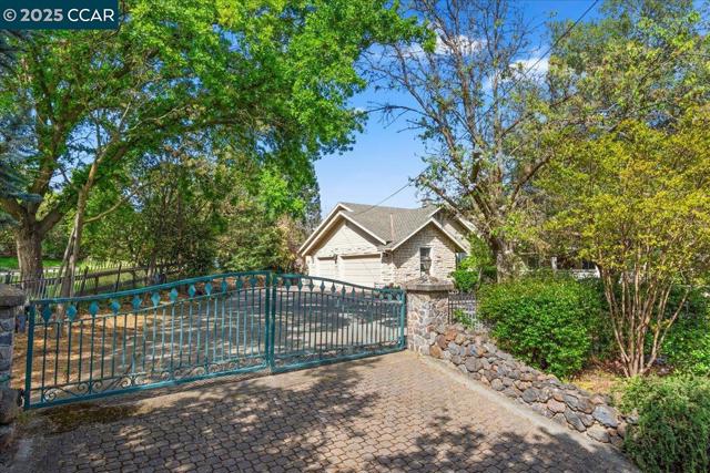1101 North Gate Road, Walnut Creek CA: https://media.crmls.org/mediaz/5e6156c9-a152-48c1-9d12-a67ed53785d2.jpg