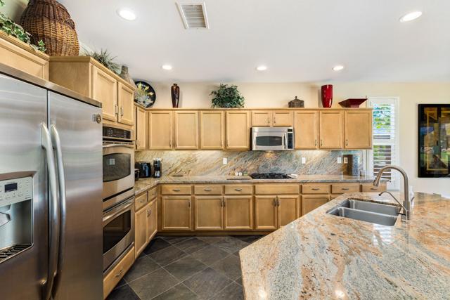 81945 Golden Star Way, La Quinta CA: https://media.crmls.org/mediaz/5e616644-333f-4a38-b89b-3cb1107f8e7c.jpg