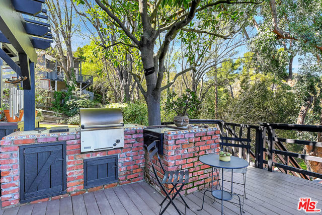 19805 Valley View Drive, Topanga CA: https://media.crmls.org/mediaz/5e61b3b7-3e99-486c-8447-a35e9e016137.jpg