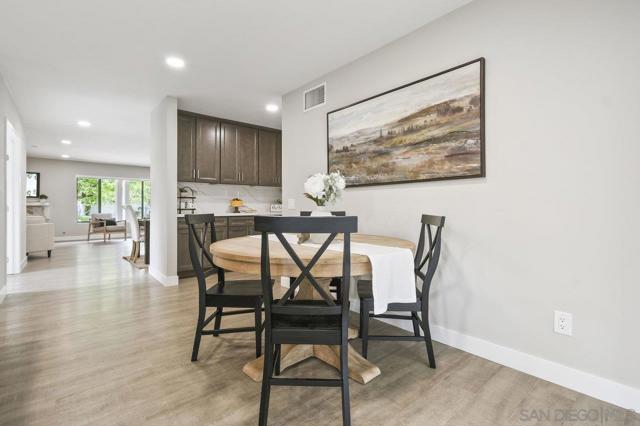12516 Camino Vuelo, San Diego CA: https://media.crmls.org/mediaz/5e61fc92-cec5-43eb-9d06-c9b355e3e13d.jpg