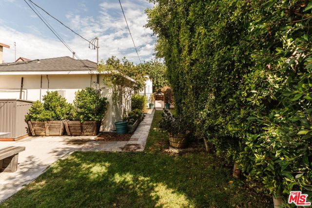 2223 Alsace Avenue photo 47