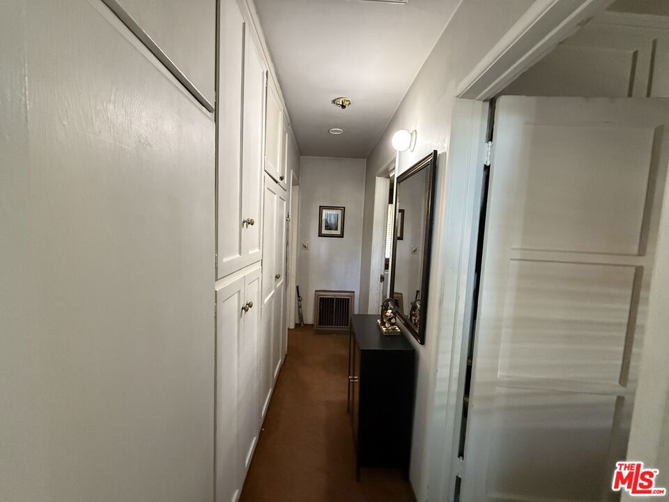 https://media.crmls.org/mediaz/5e626249-864f-491f-9129-ccbffe42cc51.jpg?preset=X-Large