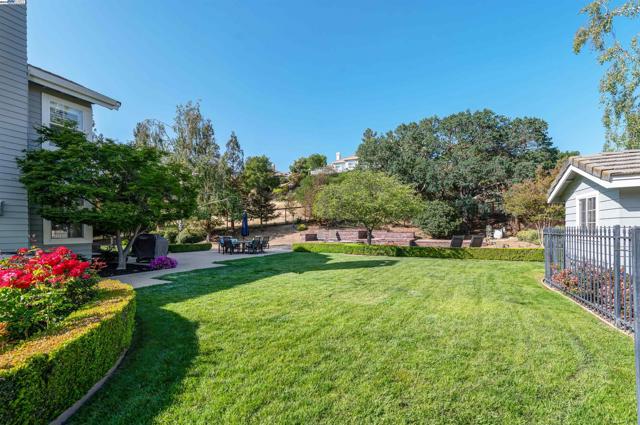1398 Benedict Ct, Pleasanton CA: https://media.crmls.org/mediaz/5e63cc41-2107-47d1-a14a-79d32f29d65d.jpg