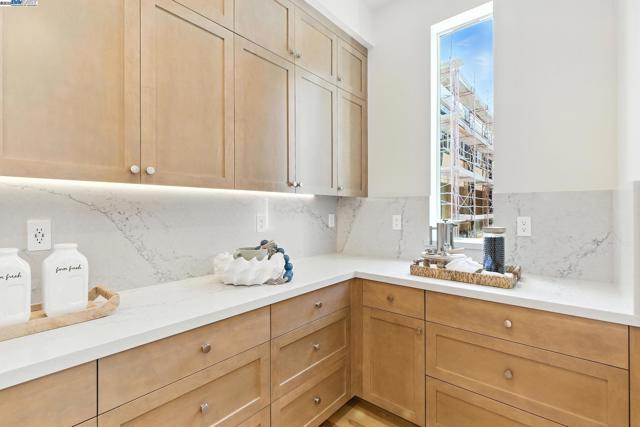 1937 Grand Street, Alameda CA: https://media.crmls.org/mediaz/5e64a08e-12f1-4006-9b47-8c5e6ac3c0d9.jpg