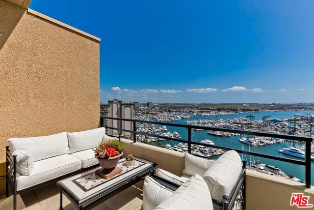 4335 Marina City Drive, Marina del Rey CA: https://media.crmls.org/mediaz/5e64bdfe-6a53-421d-bd68-cdae357e79d9.jpg