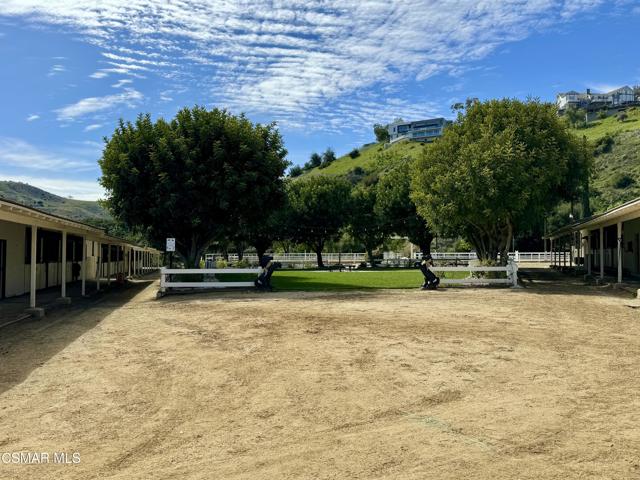 54 Saddlebow Road, Bell Canyon CA: https://media.crmls.org/mediaz/5e6546c4-26f4-46c7-939c-5d23986a6521.jpg