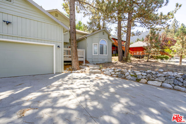 1712 Woodland Drive, Pine Mountain Club CA: https://media.crmls.org/mediaz/5e663dca-d406-4a3b-9e4b-75a9811ecd4c.jpg