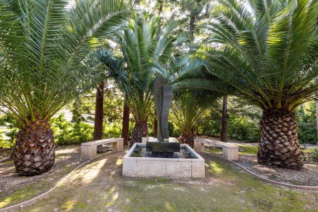 27673 Lupine Road, Los Altos Hills CA: https://media.crmls.org/mediaz/5e669b83-c67c-4f0e-a239-116b2798b12e.jpg